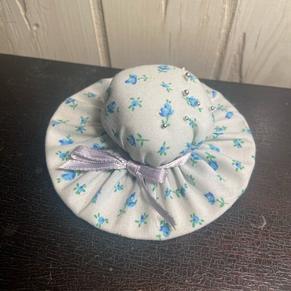 Vintage PRETTY pin cushion sew sewing blue flower Floral ditsy pattern Hat Bow